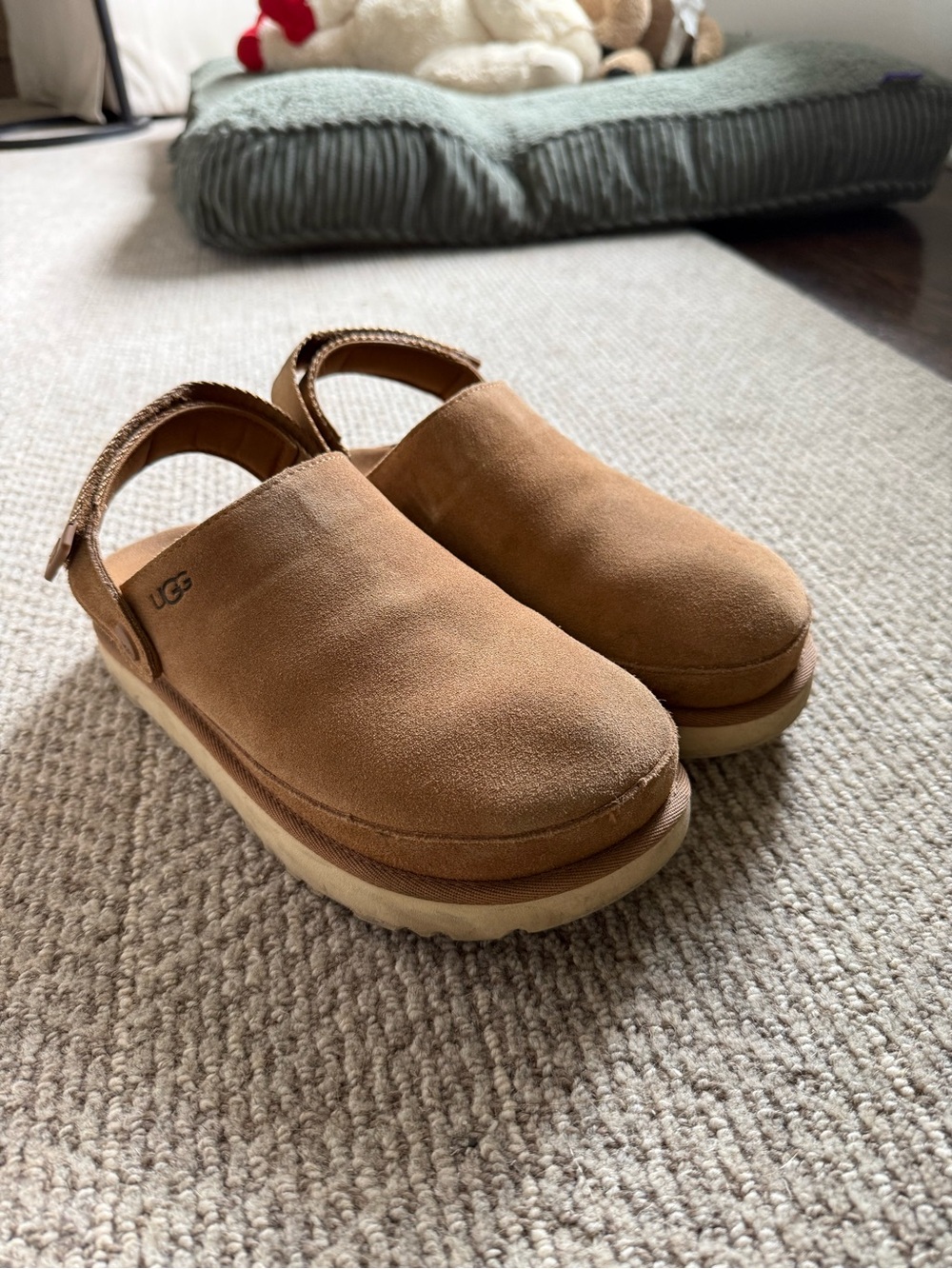 UGG Goldenstar Clogs - Picture 4 of 8